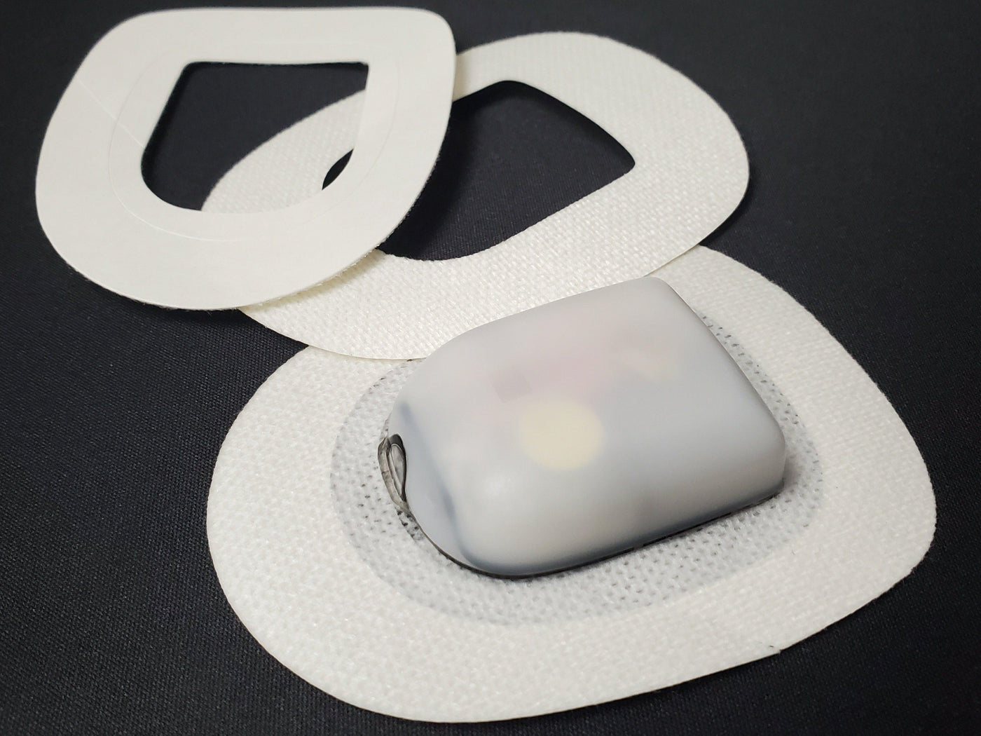 Omnipod 5 and Dash insulin pump overpatch for adhesive edge reinforcement